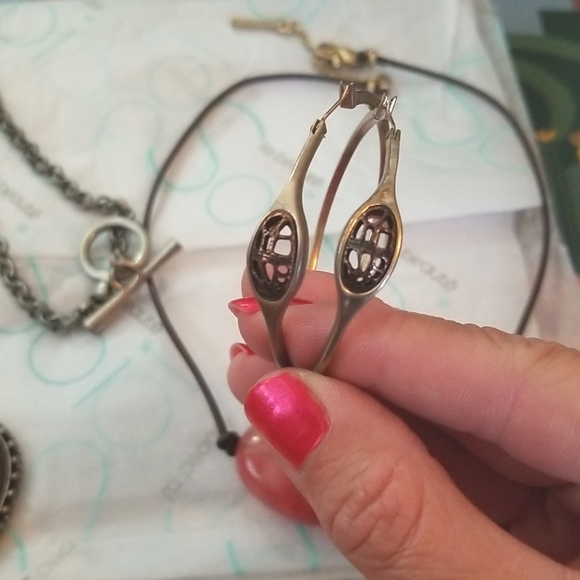 Necklaces and earrings - Picture 2 of 4